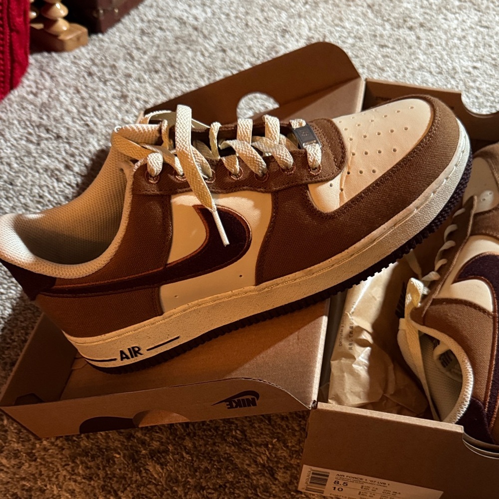 Nike Men's Tan, Cream, and Burgundy Air Force 1 07 Sneakers - Picture 2 of 7
